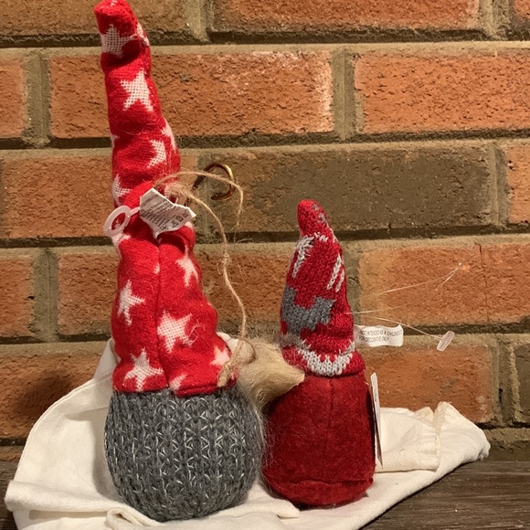 TWO GNOME ORNAMENTS OR MANTEL DECORATIONS 🆕 - Picture 2 of 4